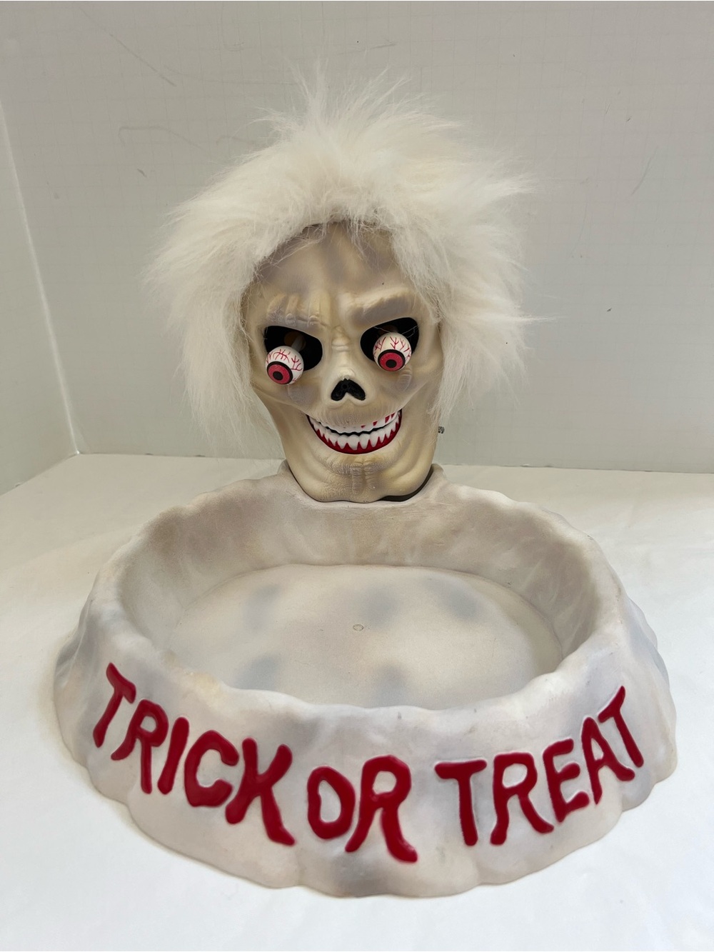 Skeleton Motion Activated Candy Bowl Halloween WORKING* Trick or Treat Vintage